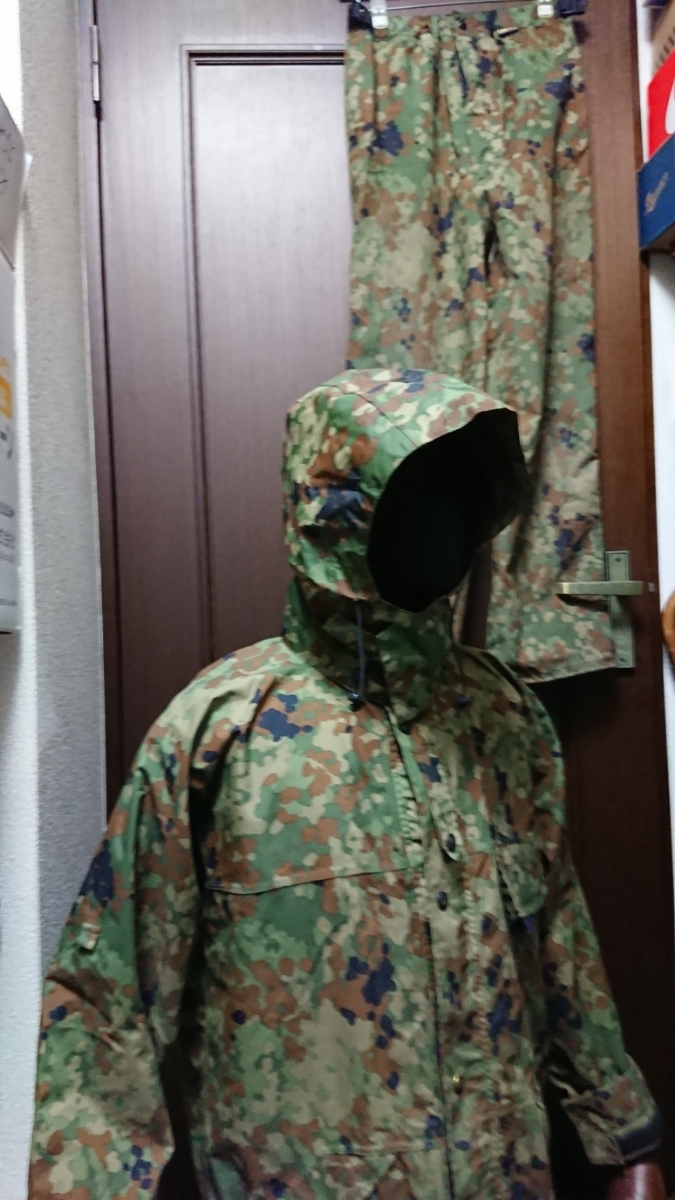 ◎送料無料◎陸上自衛隊GORE-TEX迷彩雨衣上下収納袋セット