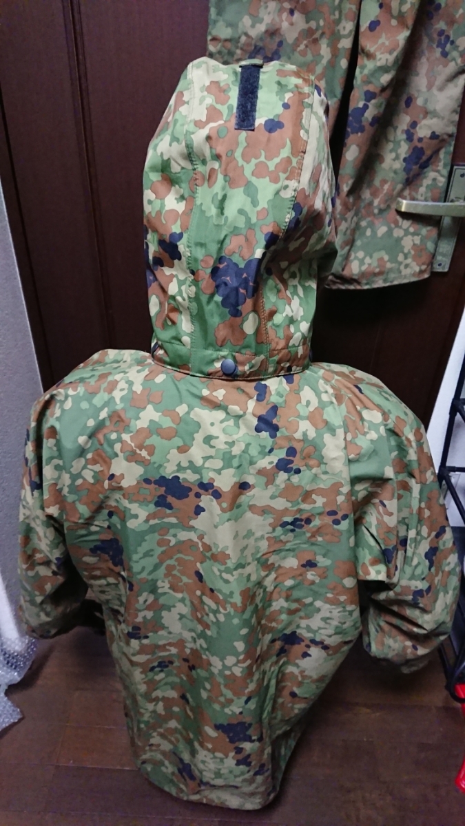 ◎送料無料◎陸上自衛隊GORE-TEX迷彩雨衣上下収納袋セット