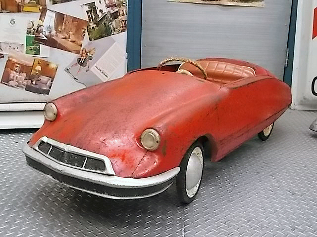 Sale! / CITROEN / シトロエン DS19 イタリア製ペダルカー シトロエン CITROEN DS19 ペダルカー イタリア ToysToys社 ペダルカー