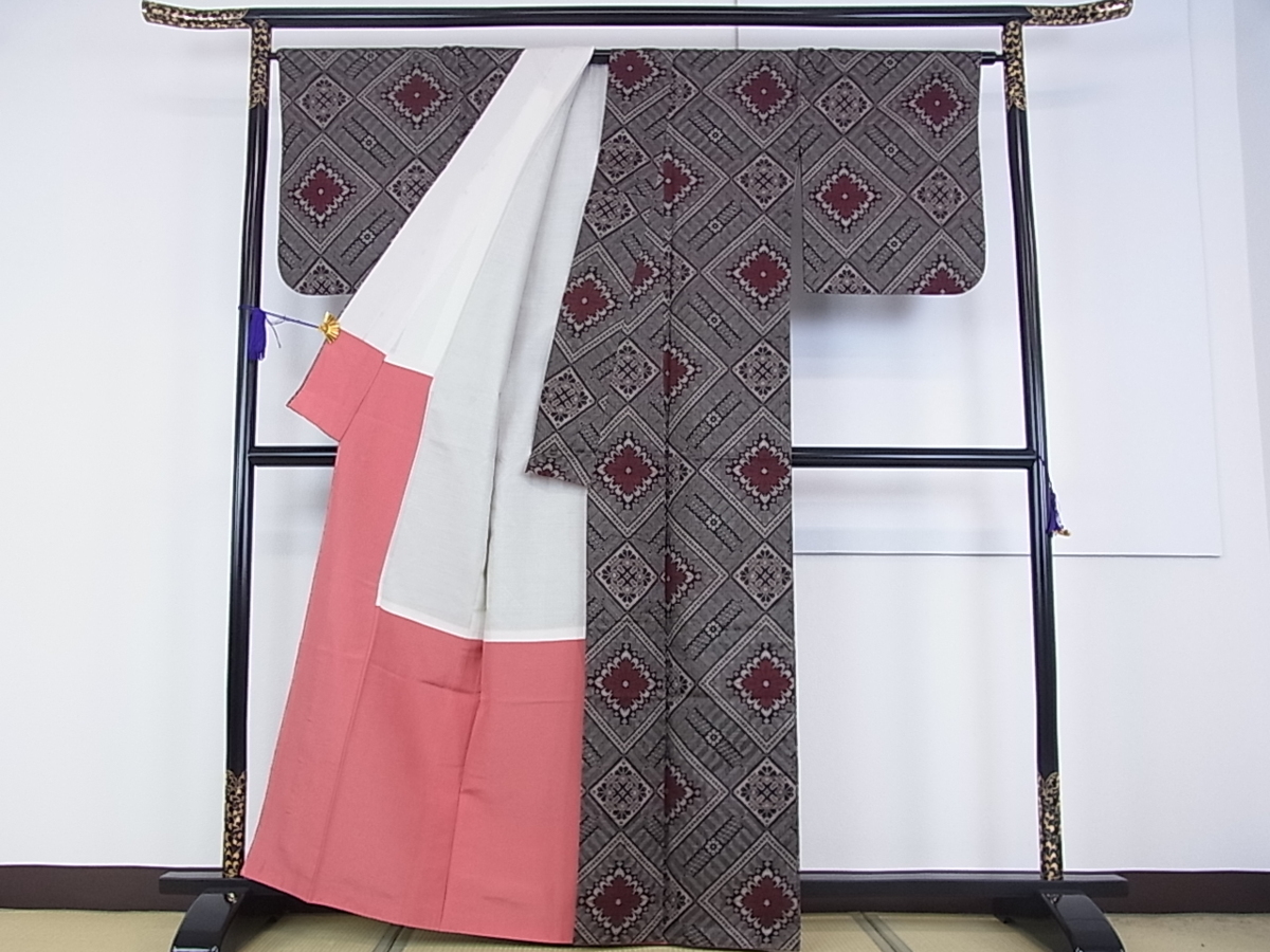 ≪御仕立て上がり・中古美品≫ 古代染色純泥染 幻の割込絣 特選本場