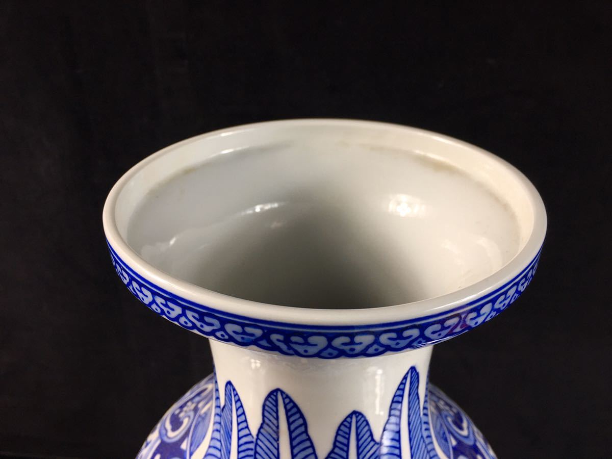中国美術 大清乾隆年製 景徳鎮 磁器 青花 細密手描纏枝文 花瓶 FJM12-2