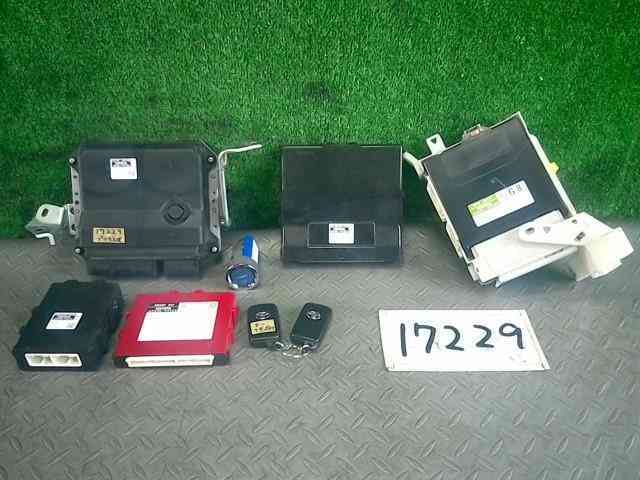 【大得価，人気セール】 プリウス&alpha; ZVW41W エンジンコンピューター 2ZRFXE 17229(トヨタ用)｜売買されたオークション情報、yahooの商品情報をアーカイブ公開 - オークファン トヨタ用