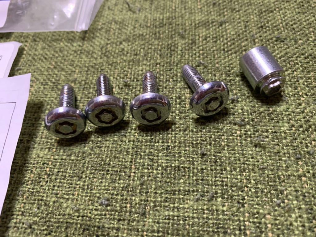 スバル　マックガード　ナンバープレートロック_4