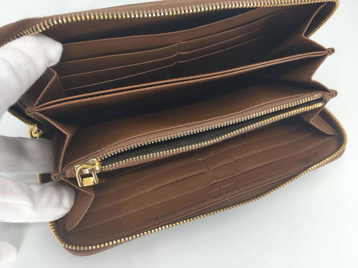 ☆miumiu ミュウミュウ スタッズ ラウンドファスナー長財布 ライト 