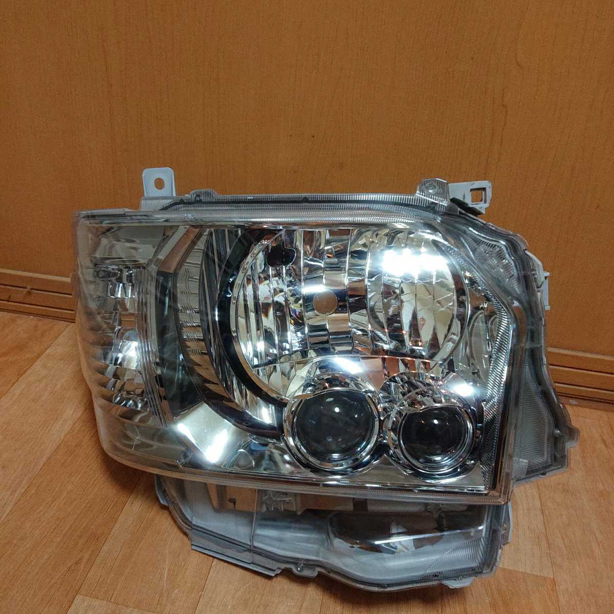 トヨタ 純正 200系 必見 トヨタ純正 ハイエース/レジアスエース 200系