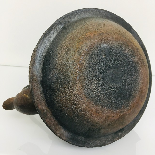 南部鉄器 岩鋳 清末作 鉄瓶 コシキ桜 直径約20cm 錆びあり 桜文様 8686 南部鉄器 鉄瓶 岩鋳 IH対応鉄瓶 1.9L 21×18×H23