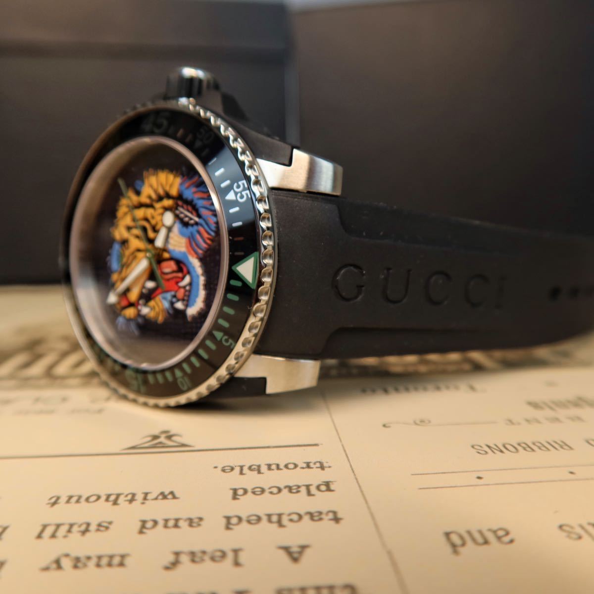 新品約16万円◎【GUCCI】◆新品未使用品◆グッチ メンズ 腕時計 ダイヴ DIVE タイガーモチーフ 付属品付き ウォッチ ブラック シルバー 