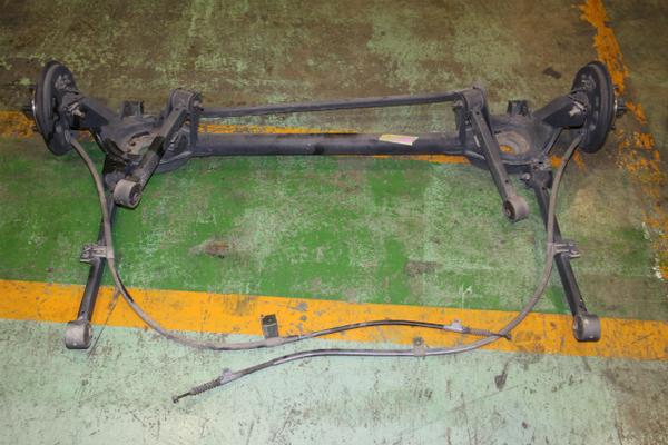 A366 K11 ビュート リア アクスルビーム