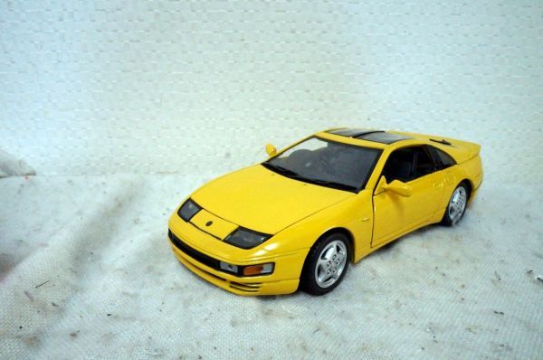 京商 日産 フェアレディZ 300ZX Z32 1/18 ミニカー イエロー