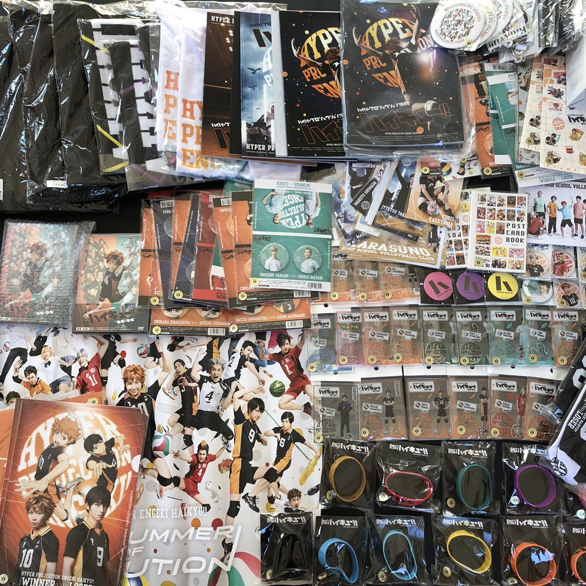  舞台劇団ハイキュー グッズまとめて大量ポスターTシャツ写真ブロマイドDVDリストバンド勝者と敗者キーホルダー缶バッチ演劇パンフレット(バッジ)｜売買されたオークション情報、yahooの商 バッジ