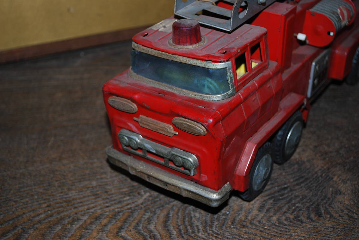 ☆ヨネザワ・米澤玩具 ブリキ製消防車・梯子車 TOYS・ミニカー 日本製