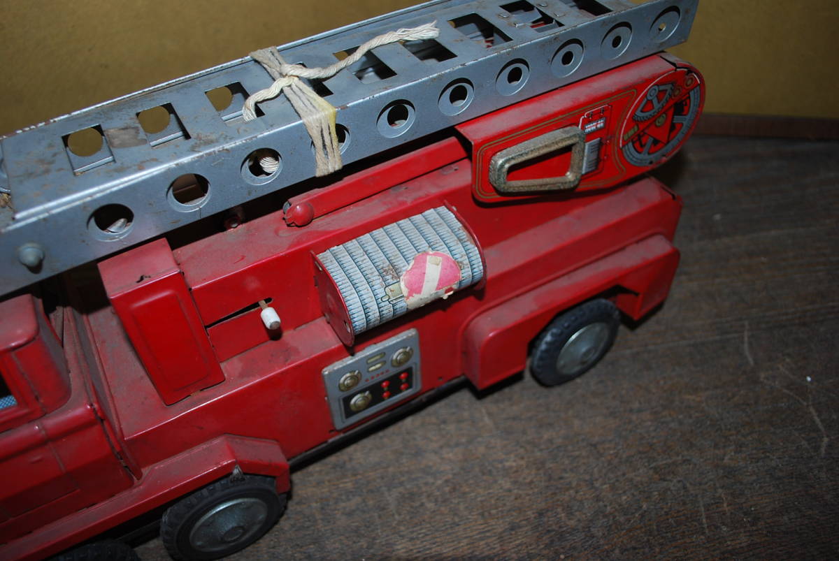 ☆ヨネザワ・米澤玩具 ブリキ製消防車・梯子車 TOYS・ミニカー 日本製