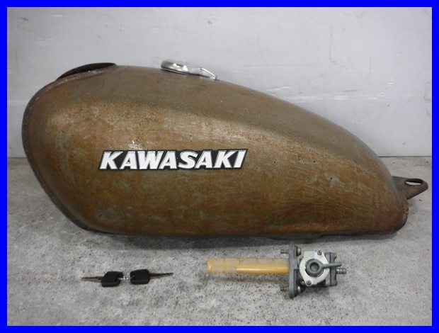 W650 カワサキW650ガソリンタンクの値段と価格推移は？｜102件の売買