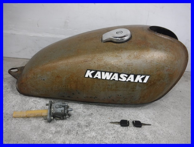 W650 カワサキW650ガソリンタンクの値段と価格推移は？｜102件の売買