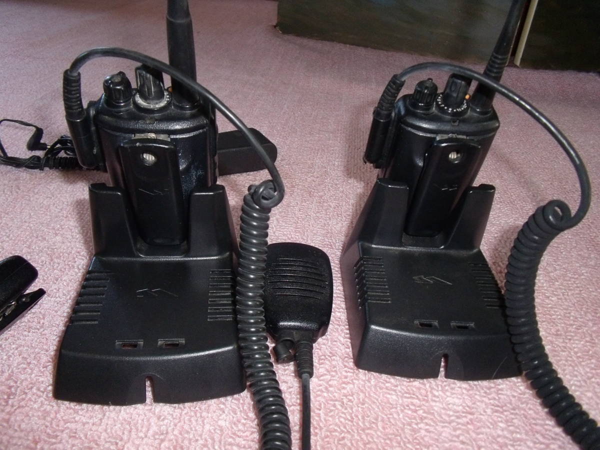 警察無線タイプ・所轄系型無線VX-581/582UCAT　性能バッチリ中古機2台セット!　　送料込み!　落札金額のみでOK!_4