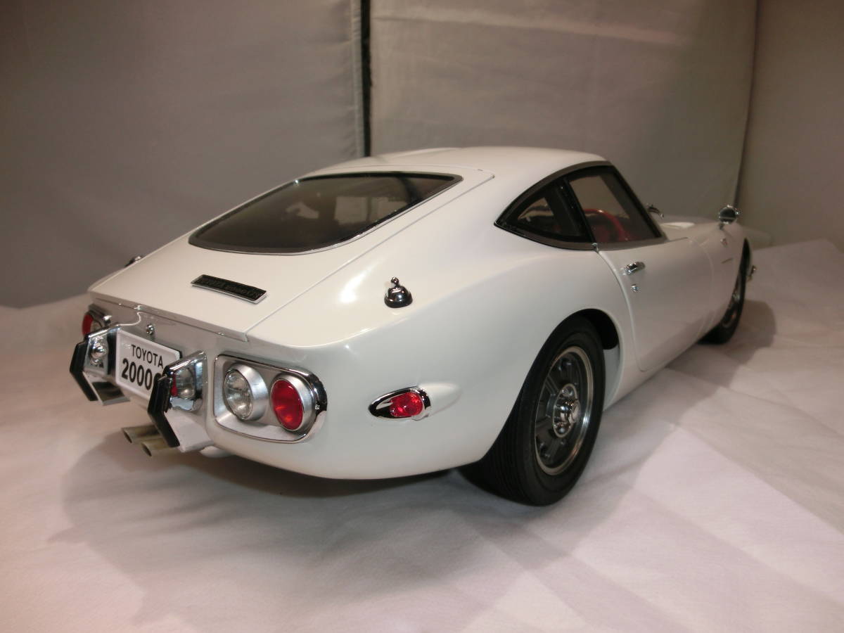 1/10 DeAGOSTINI TOYOTA 2000GT ペガサスホワイト 完成品 1/10