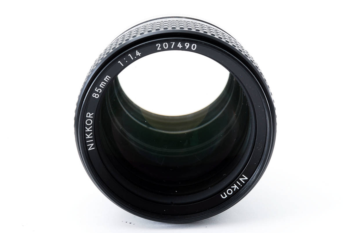 85mm Nikon f⁄1.4 AI-s Nikkor Rockwell Ken by Files Image Sample