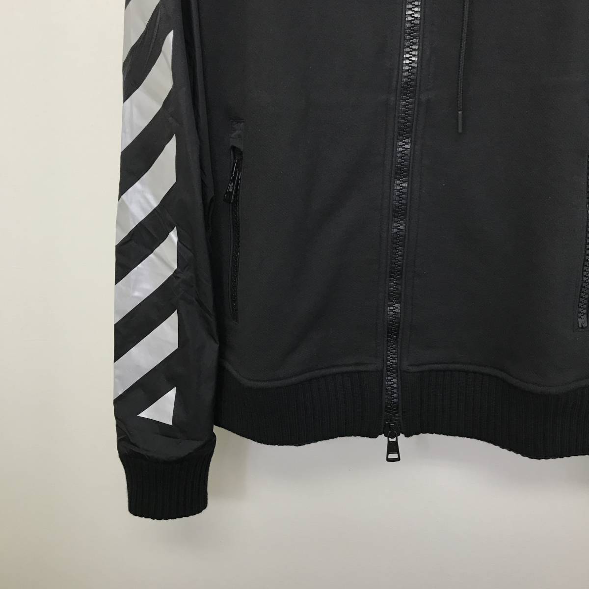 美品】MONCLER × OFF-White モンクレール × オフホワイト ロゴ 