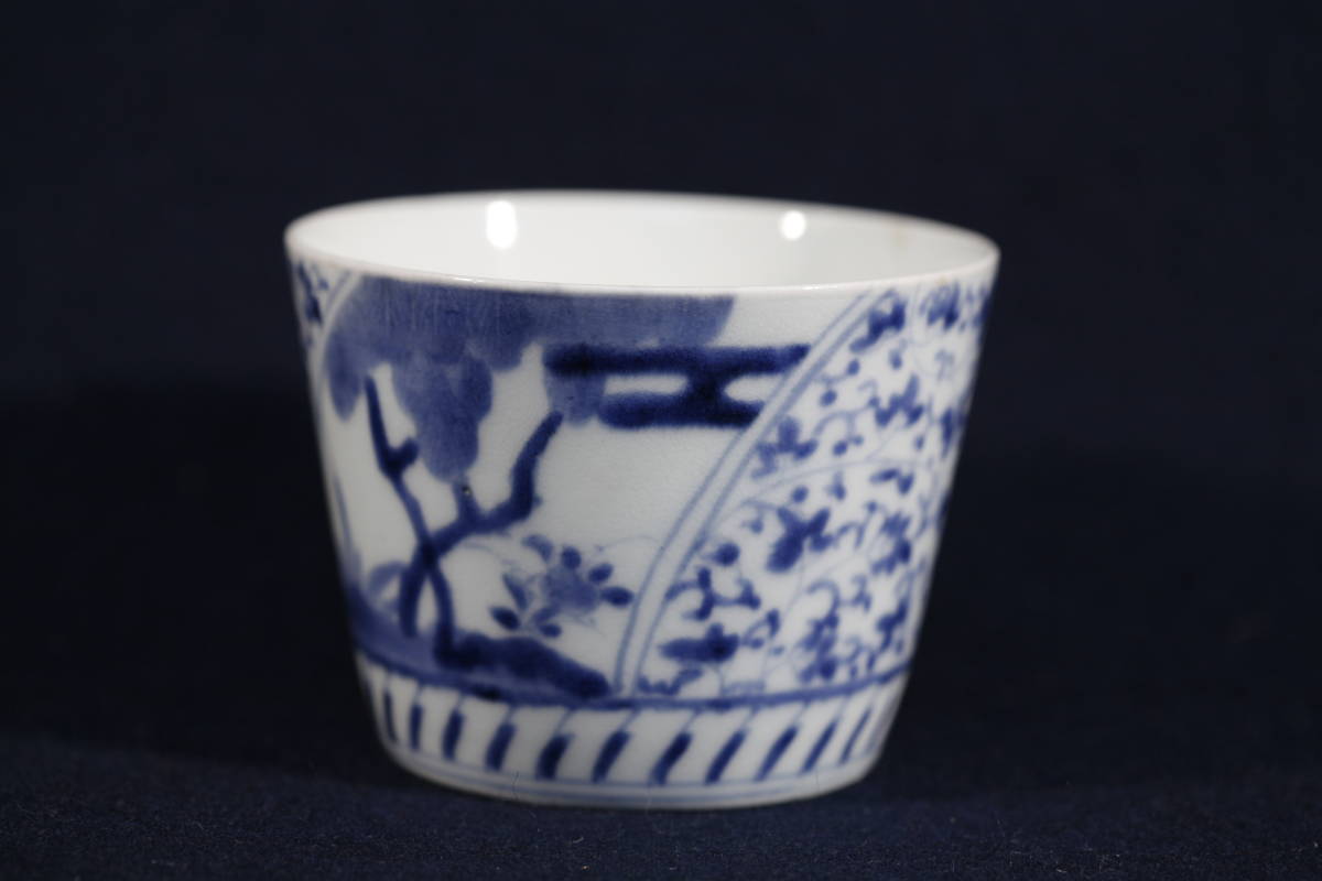 古伊万里 - 古美術 三樹 蕎麦猪口 古伊万里の蕎麦猪口 ⁄ 花唐草文大 古伊万里 - 古美術 三樹 蕎麦猪口 古伊万里の蕎麦猪口 ⁄ 花唐草文大