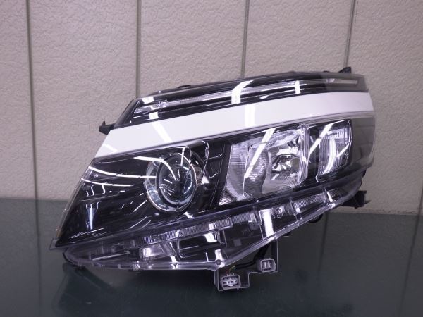 2041842 ヴォクシー 80系 前期 左ライト ハロゲン ICHIKOH 28-230 ZRR80G/ZRR85G