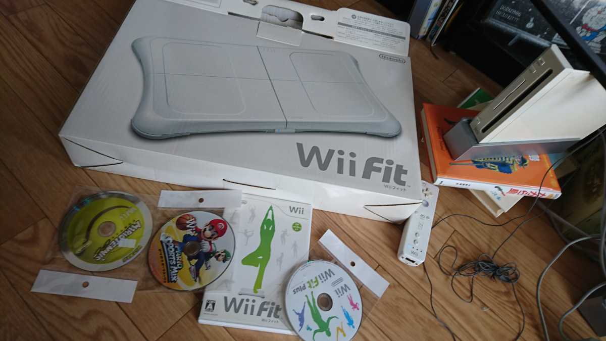 Fit Wii | バランスWiiボード : U (クロ) + フィット Wiiフィット Fit