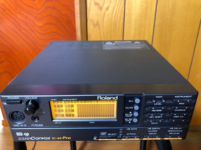 RolandのMIDI音源モジュールの名機 SC-88 Proです。 Roland SC-88 音源