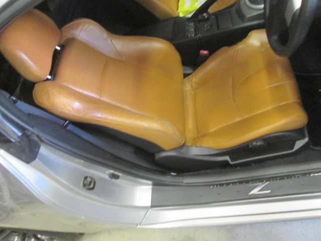 フェアレディZ Z33 z33 良品♪ Z オレンジレザーシートの破れ・ひび