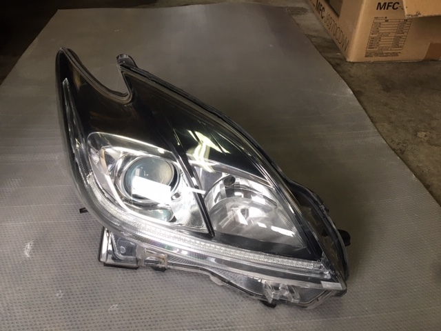 ☆M106☆ トヨタ プリウス ZVW30 後期 純正 HIDヘッドライトユニット