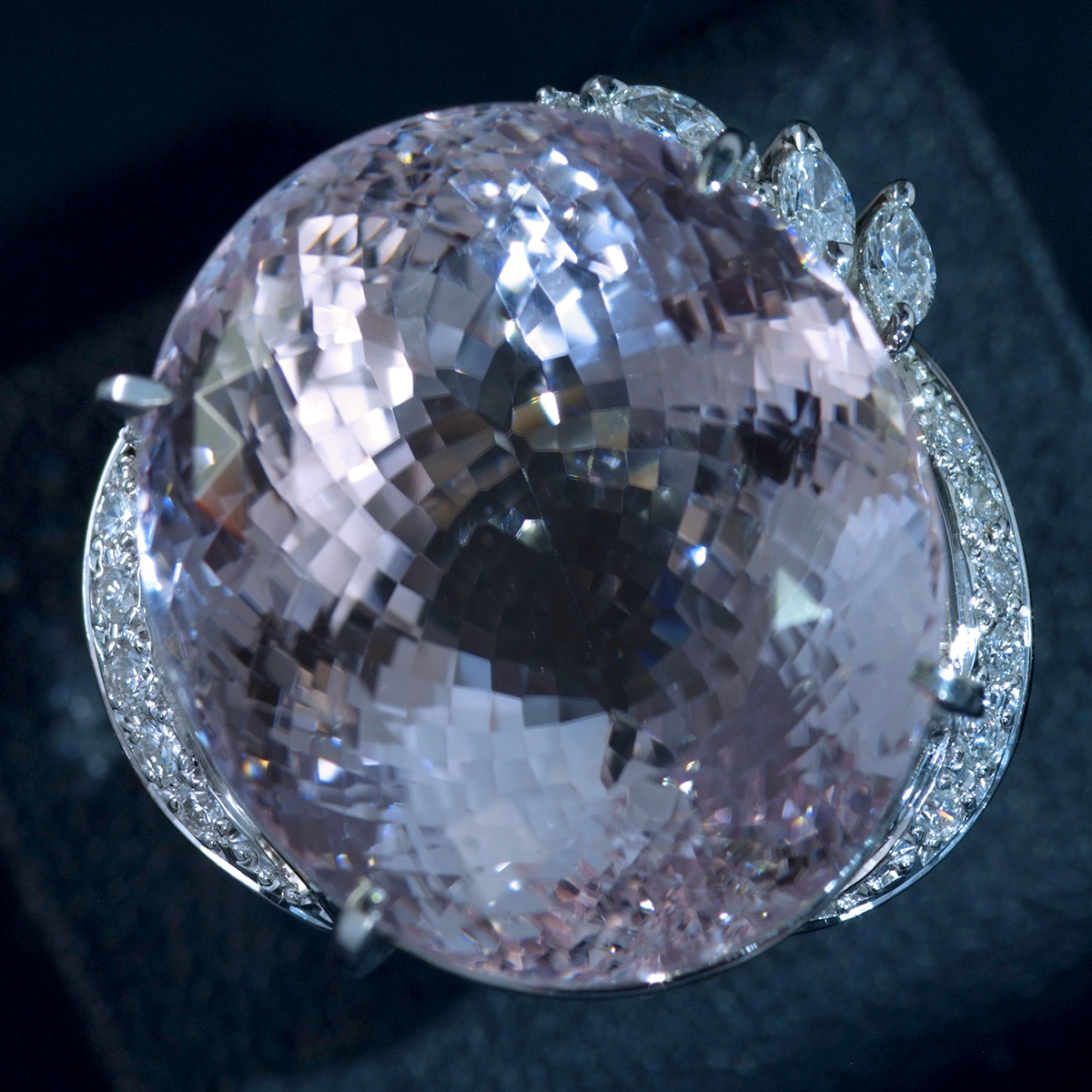 天然クンツァイト ライラックピンク 美発色 クンツァイト 15.17ct 
