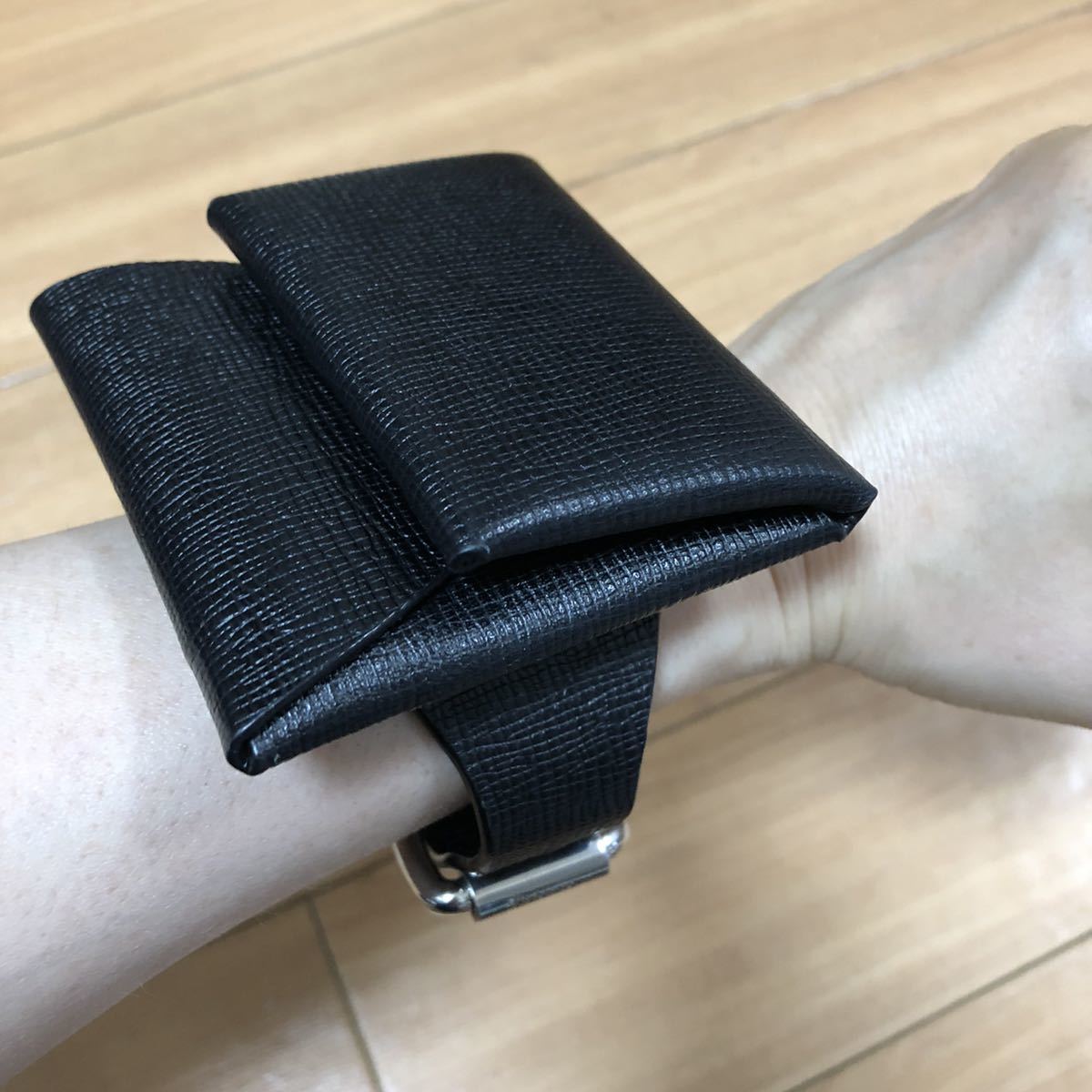 新品 男女兼用 ヴィヴィアンウエストウッド 腕時計型 財布 リスト 