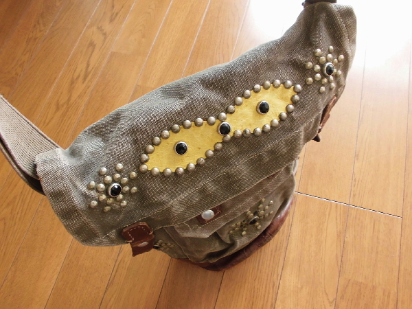 ☆DOAディーオーエー☆スタッズ ショルダーバッグ ミリタリー ガス  