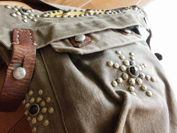 ☆DOAディーオーエー☆スタッズ ショルダーバッグ ミリタリー ガス  