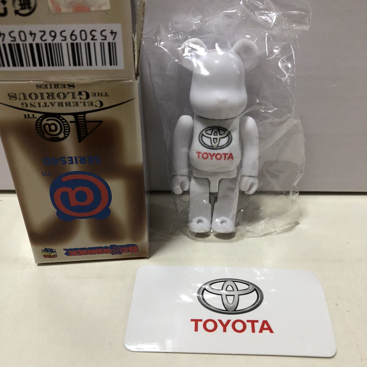 BE@RBRICK TOYOTA トヨタ　ベアブリック ホワイト 激レア ベアブリック シリーズ40 シークレット TOYOTA 白 (BE@RBRICK