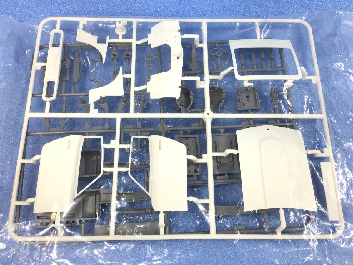 【未組み立て】株式会社 ナガノ、フェアレディZ 432R、1/20スケール ディスプレーモデルキット、内袋の一つ部開封あり、部品の欠品はなし_4