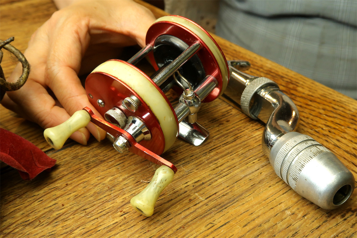Ambassadeur アブ 0 アンバサダー 値下げしましたABUガルシアアンバサダー2000(レッド)レトロ80年代希少 Abu ◇1960年代◇ABU 2000ダイレクト &frasl; ABU Vintage Reel r&frasl;BFSfishing : VGC 1