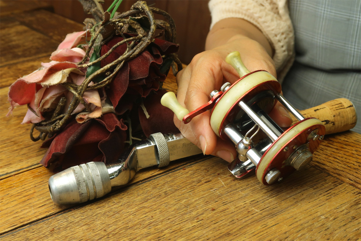 Ambassadeur アブ 0 アンバサダー 値下げしましたABUガルシアアンバサダー2000(レッド)レトロ80年代希少 Abu ◇1960年代◇ABU 2000ダイレクト &frasl; ABU Vintage Reel r&frasl;BFSfishing : VGC 1