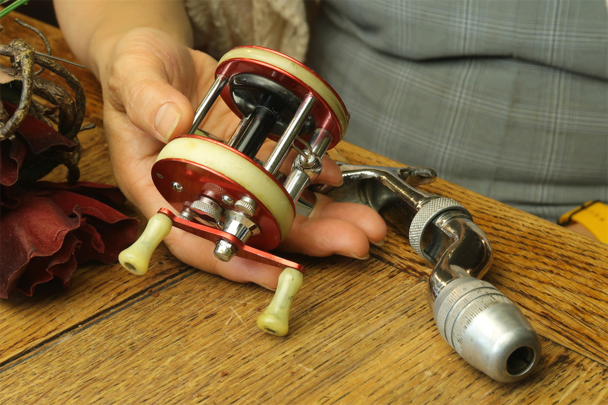 Ambassadeur アブ 0 アンバサダー 値下げしましたABUガルシアアンバサダー2000(レッド)レトロ80年代希少 Abu ◇1960年代◇ABU 2000ダイレクト &frasl; ABU Vintage Reel r&frasl;BFSfishing : VGC 1