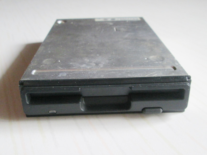 1.44MB 1.38A 3.5 inch floppy drive 0 ALPS DFR723F34B 内蔵