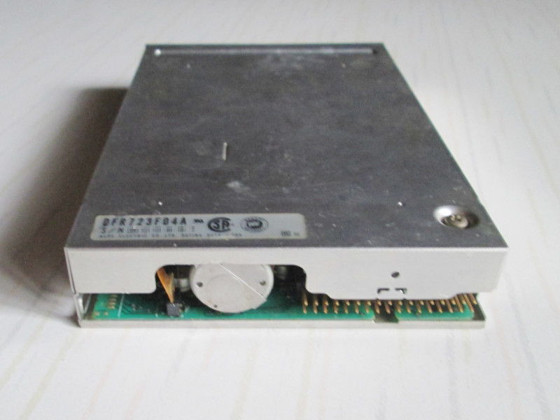 1.44MB 1.38A 3.5 inch floppy drive 0 ALPS DFR723F34B 内蔵