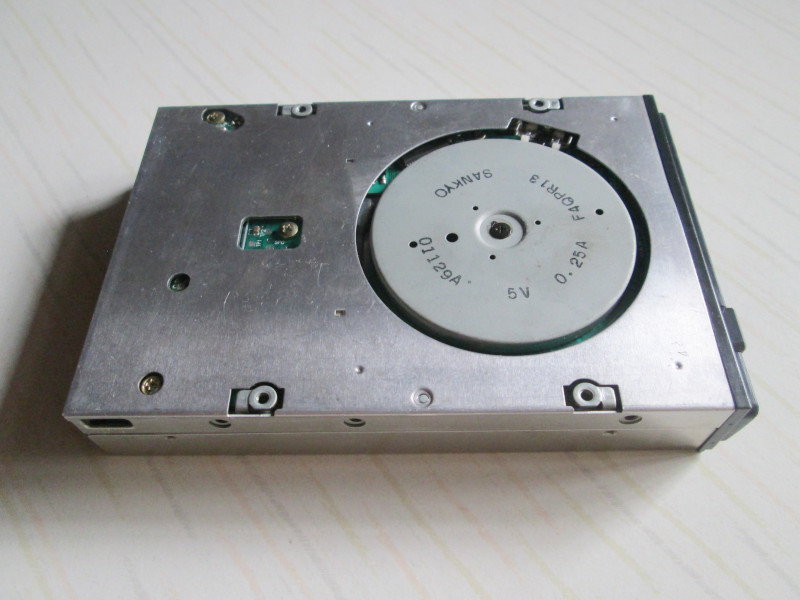 1.44MB 1.38A 3.5 inch floppy drive 0 ALPS DFR723F34B 内蔵