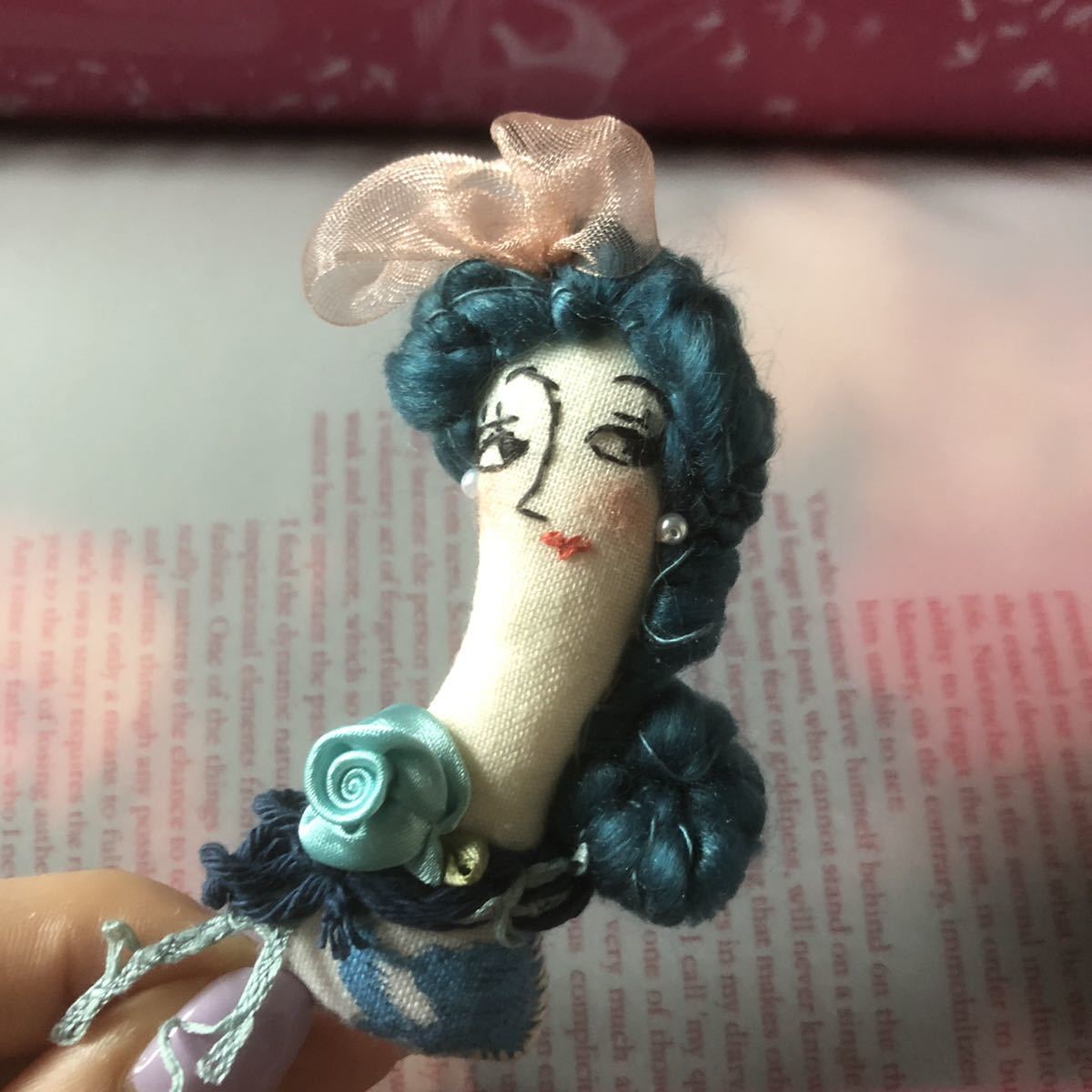 ハンドメイドドールブローチ☆ミニ人形アクセサリー アメリカ 