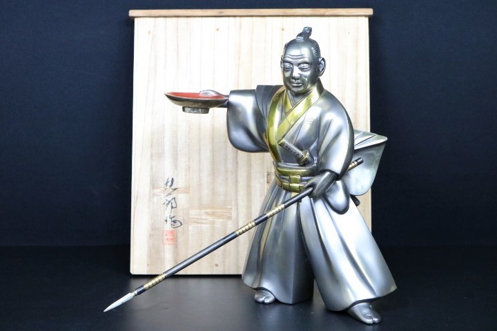 これは「黒田武士」というブロンズ像で、般若純一郎が創作した。 Yahoo!オークション - 「般若純一郎」の落札相場・落札価格 金属工芸品