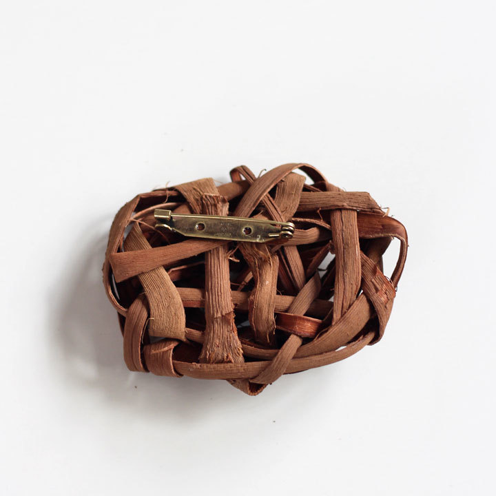 山葡萄のブローチ ☆無造作 岩手県産樹皮 国産 ハンドメイド 山ブドウ  