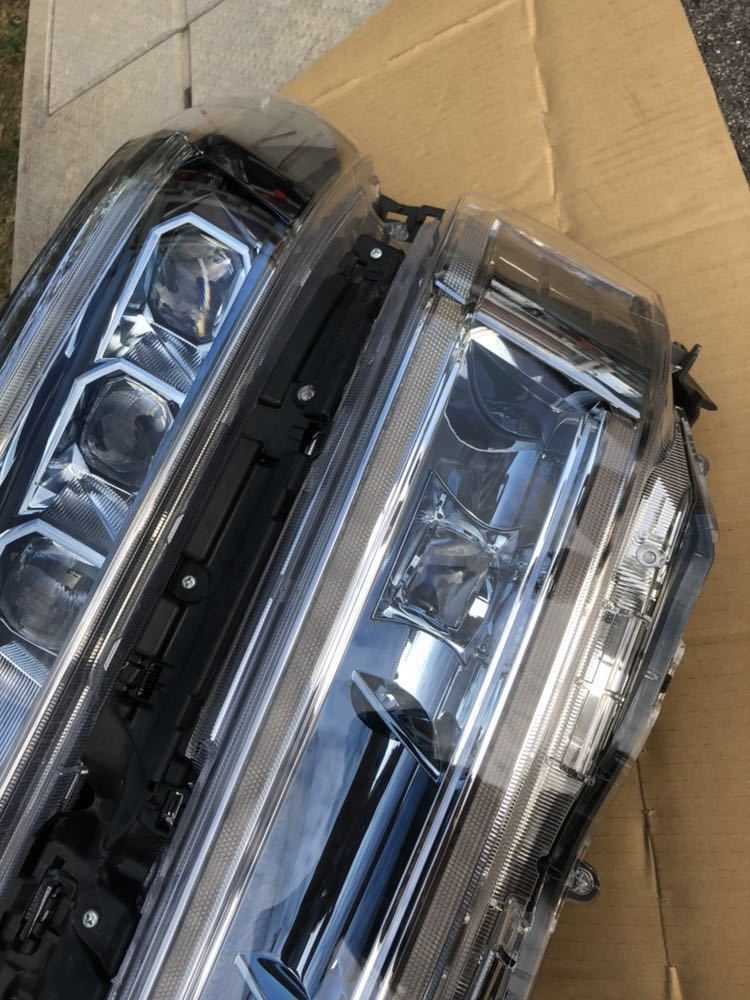 美品 トヨタ 30系 ヴェルファイア 後期 純正 オプション 3眼 LED