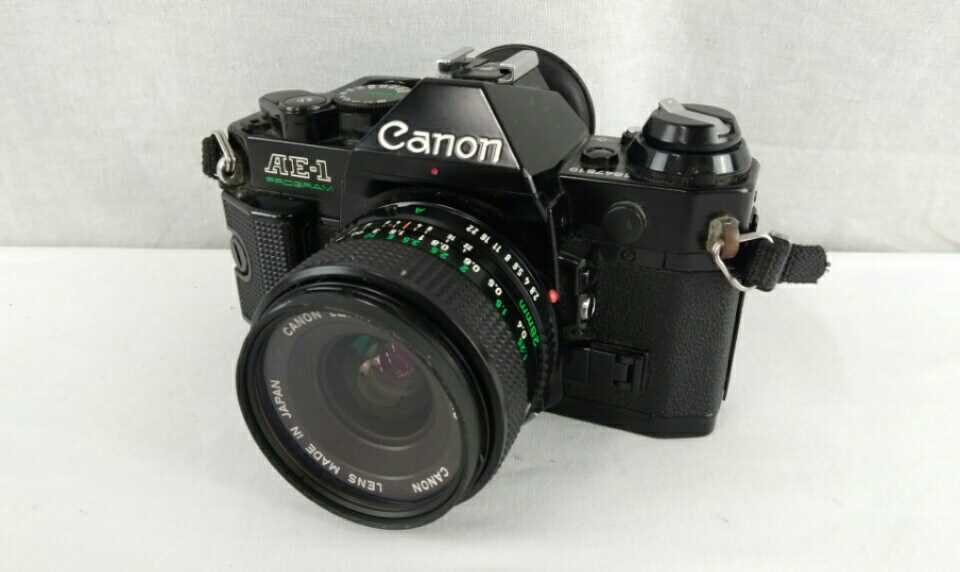Canon AE-1 | 50mm 35mmフィルムカメラ 1:1.8レンズ付き - Camera Film