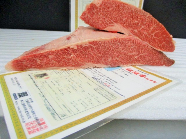 ◆◇松阪牛A５　超特ブリスケ芯（２分割）　１，６ｋｇ　◇◆ 超特ブリスケ芯（２分割） 松阪牛A５ １，５１ｋｇ 超特肩バラ切落し（霜降り） 仙台牛A５ 牛すじ