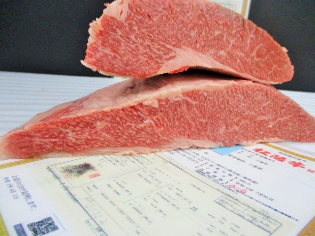 ◆◇松阪牛A５　超特ブリスケ芯（２分割）　１，６ｋｇ　◇◆ 超特ブリスケ芯（２分割） 松阪牛A５ １，５１ｋｇ 超特肩バラ切落し（霜降り） 仙台牛A５ 牛すじ