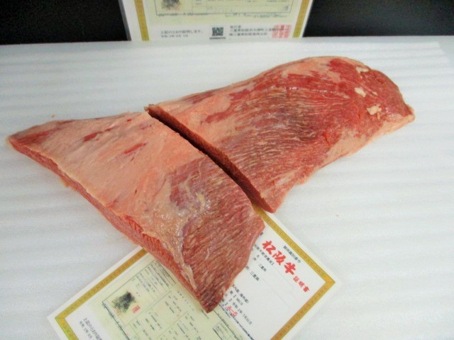 ◆◇松阪牛A５　超特ブリスケ芯（２分割）　１，６ｋｇ　◇◆ 超特ブリスケ芯（２分割） 松阪牛A５ １，５１ｋｇ 超特肩バラ切落し（霜降り） 仙台牛A５ 牛すじ