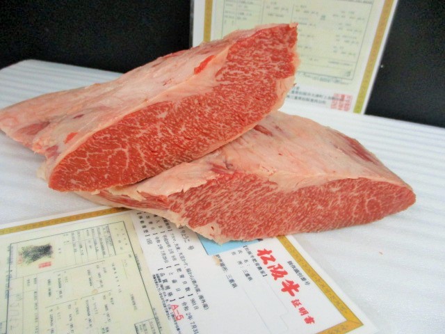 ◆◇松阪牛A５　超特ブリスケ芯（２分割）　１，６ｋｇ　◇◆ 超特ブリスケ芯（２分割） 松阪牛A５ １，５１ｋｇ 超特肩バラ切落し（霜降り） 仙台牛A５ 牛すじ