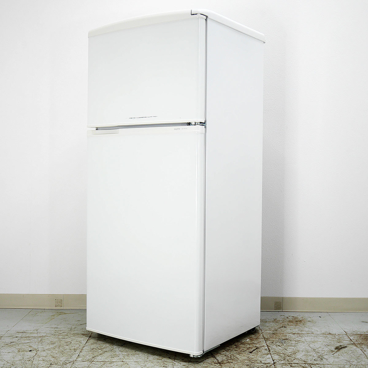 爆買い，得価 【中古】美品 SANYO 冷蔵庫 2ドア 109L 直冷式 SR-